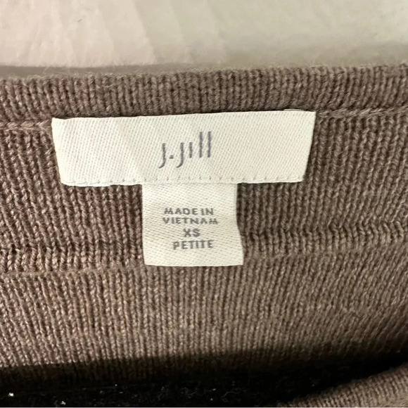 J. Jill Women’s Long Sleeve Taupe Rounded Neck Fringe Detail Sweater Sz XSP GUC - Picture 4 of 8